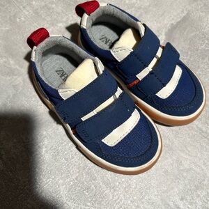 Zara toddler shoes size 22